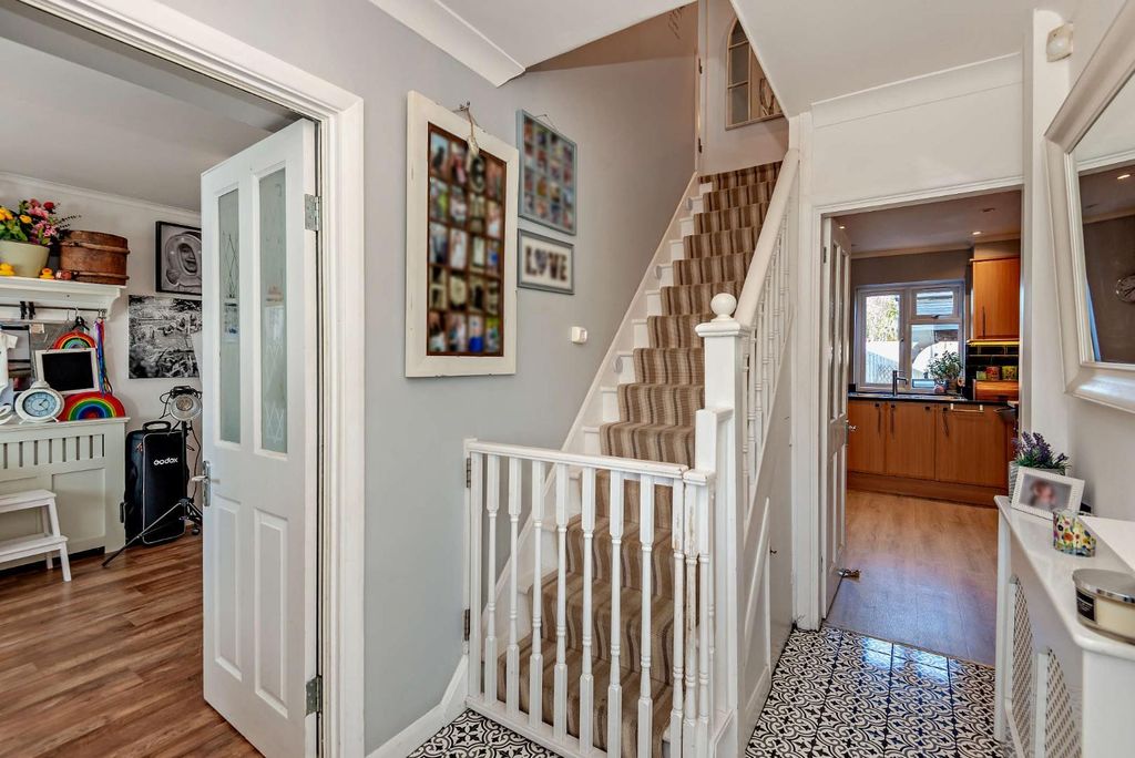 Additional image 17 of 5 bed detached house for saleFontmell Park, Ashford TW15