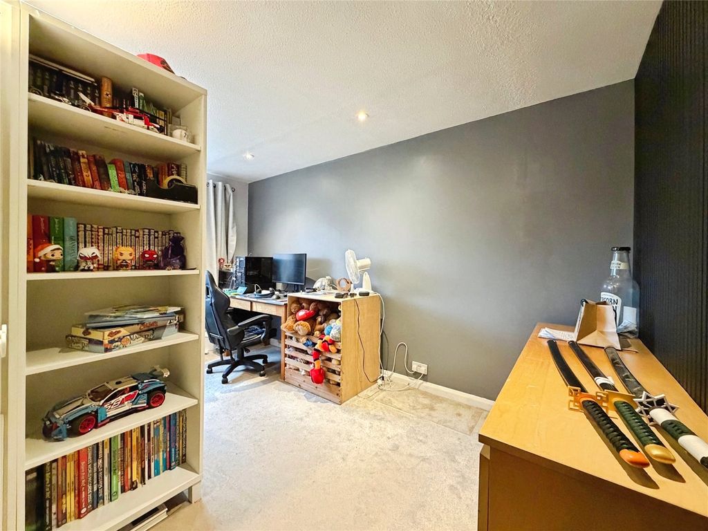 Additional image 16 of 5 bed detached house for saleColeridge Avenue, Yateley, Hampshire GU46