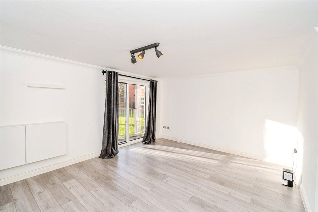 Additional image 4 of 2 bed flat for saleRollesbrook Gardens, Southampton, Hampshire SO15