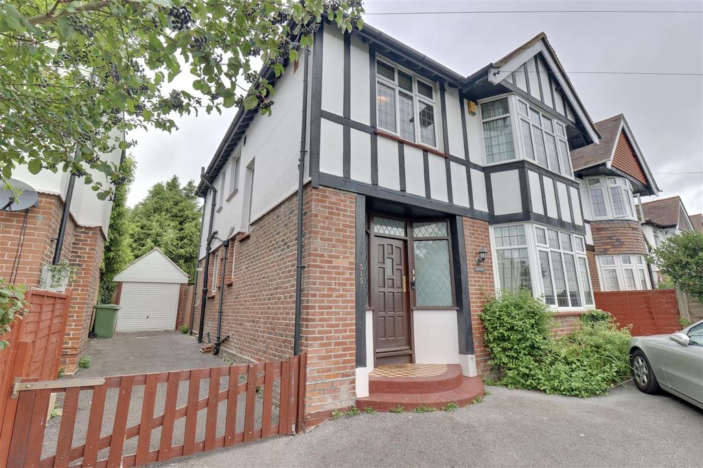 Additional image 20 of 4 bed property for saleHavant Road, Farlington, Portsmouth PO6
