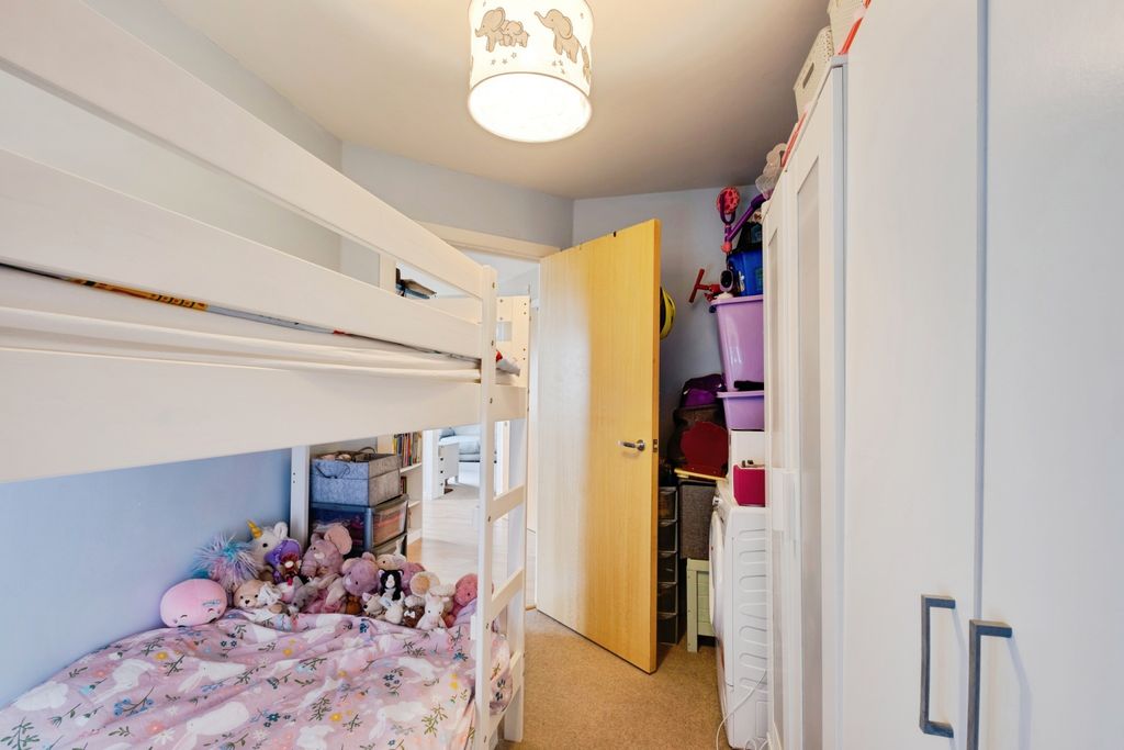Additional image 11 of 2 bed flat for saleQueen Katherine Road, Lymington SO41
