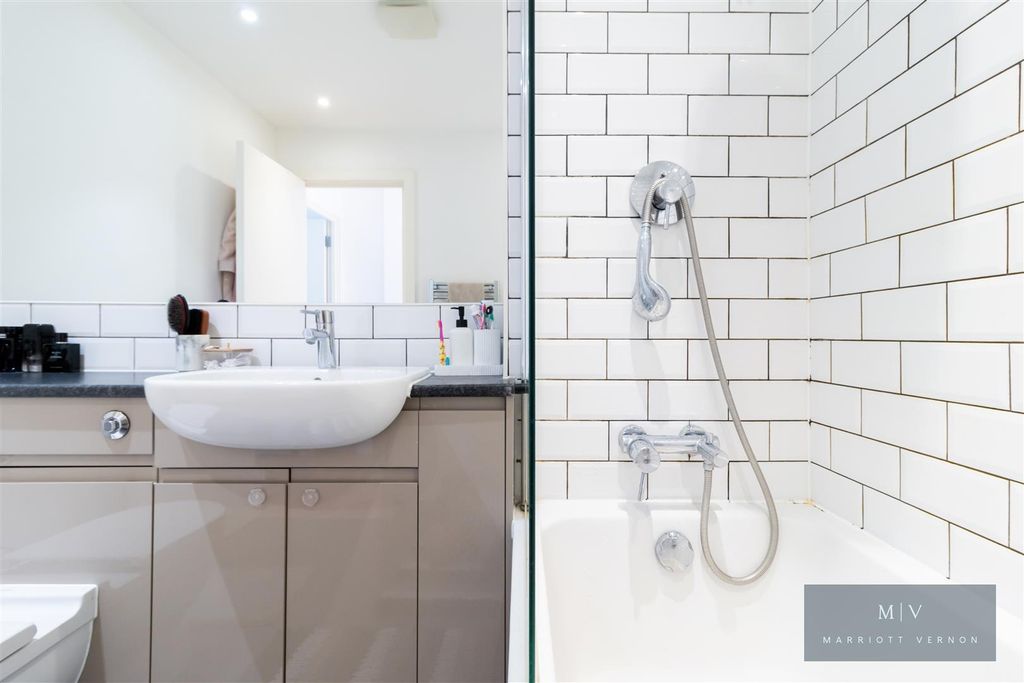 Additional image 11 of 1 bed flat for saleWhyteleafe Hill, Whyteleafe CR3