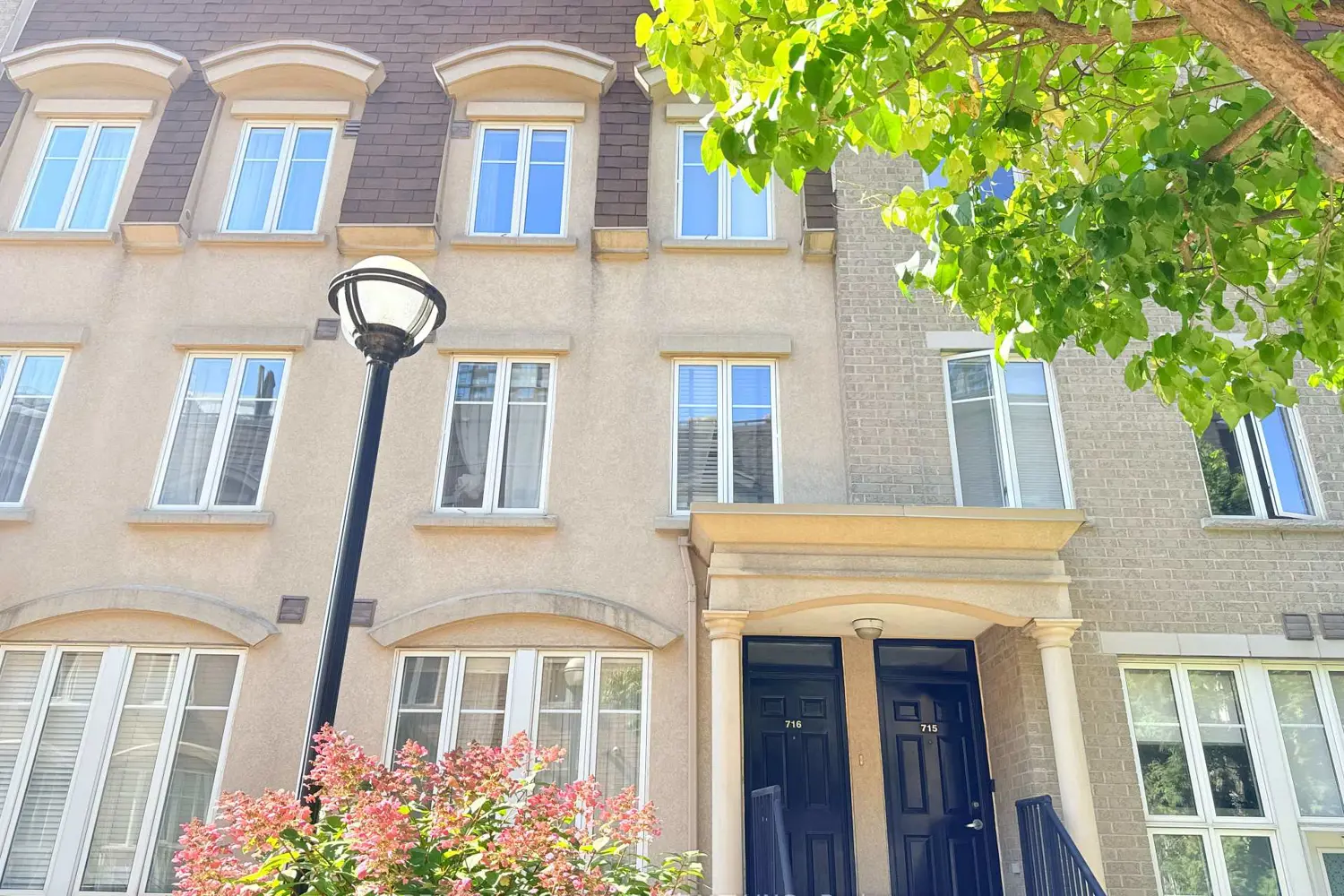 42 Western Battery Road 716