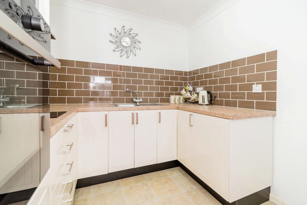 Additional image 8 of 1 bed flat for saleChestnut Lodge, Southampton SO16