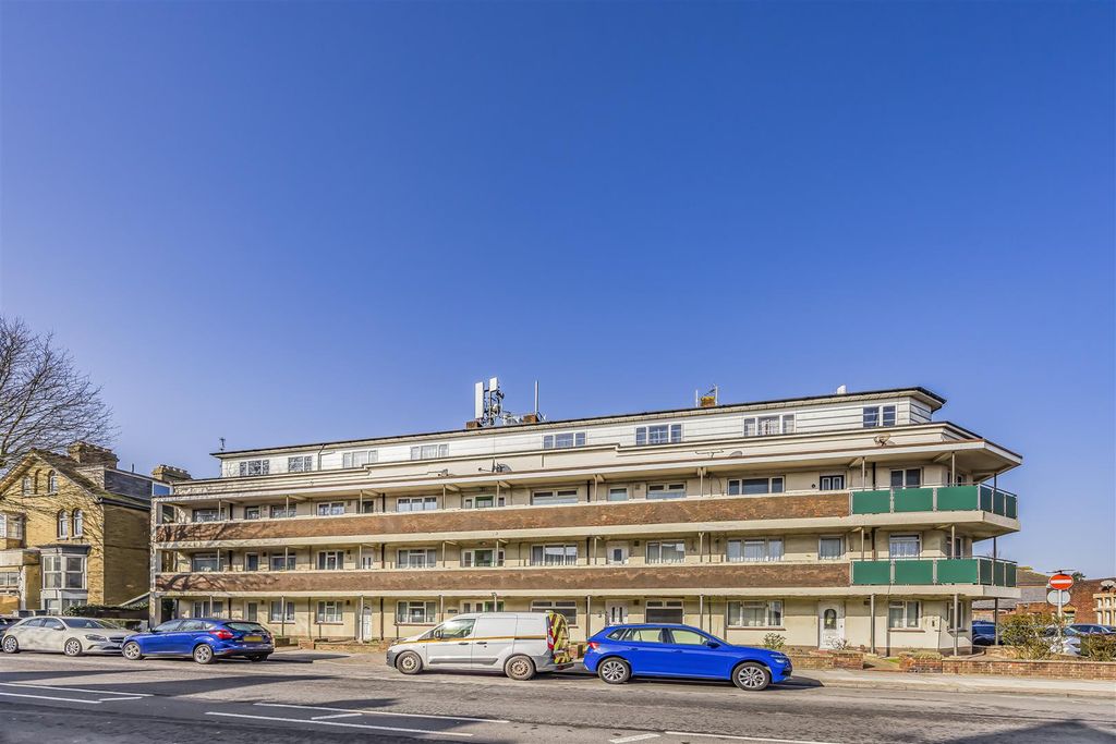 Additional image 10 of 2 bed flat for saleLondon Road, Portsmouth PO2