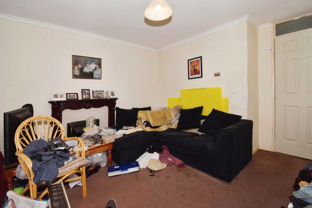 Additional image 2 of 2 bed flat for saleHotoft Road, Leicester, Leicestershire LE5