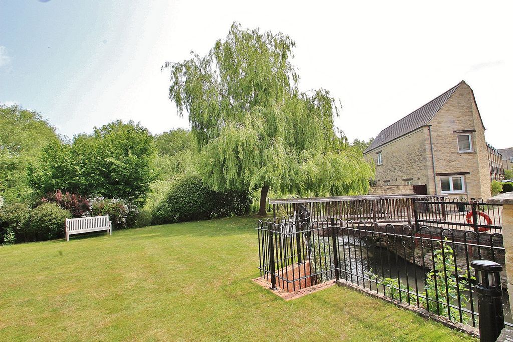 Additional image 10 of 3 bed flat for saleWoodford Mill, Witney OX28