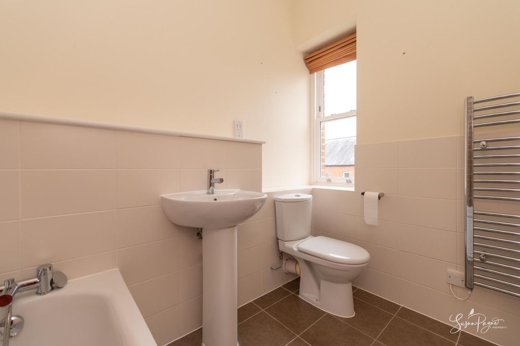 Additional image 11 of 2 bed flat for saleWhitecroft Park, Newport PO30