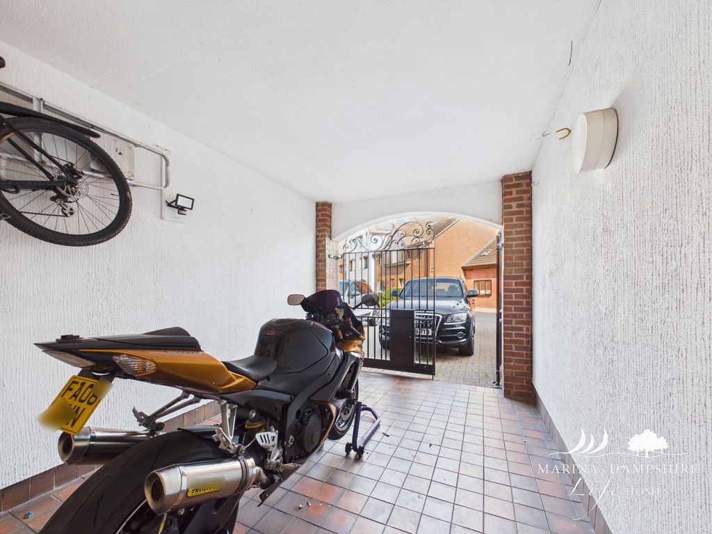 Additional image 27 of 4 bed town house for saleNewlyn Way, Port Solent PO6