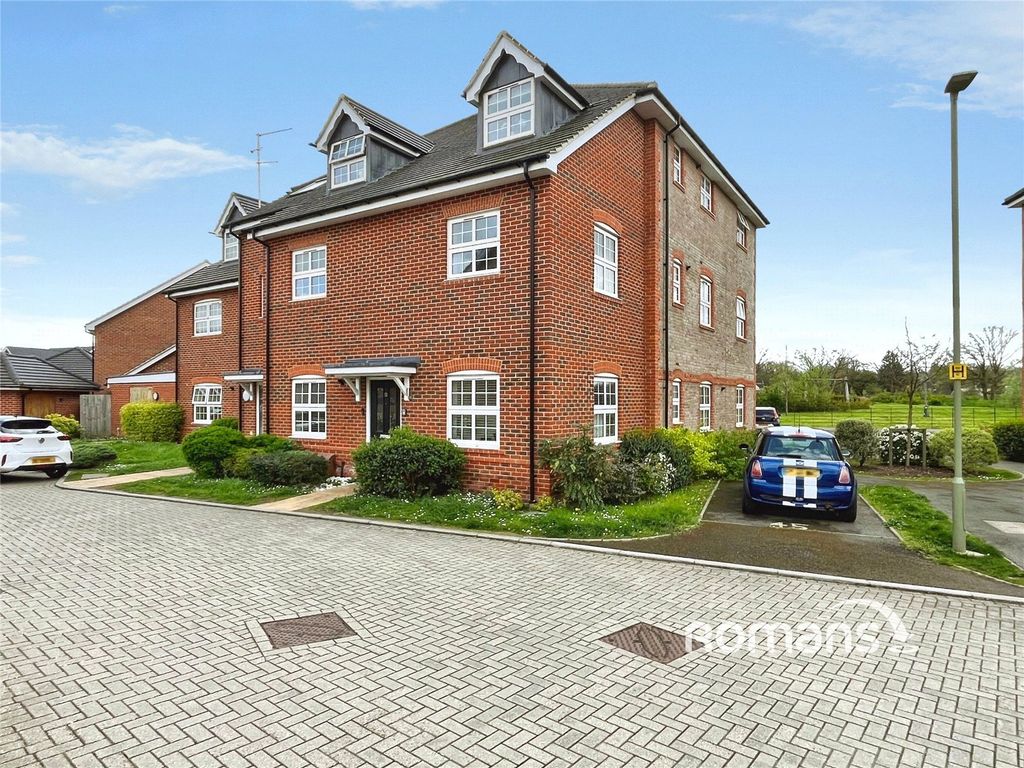 2 bed maisonette for saleUrnfield, Yateley, Hampshire GU46