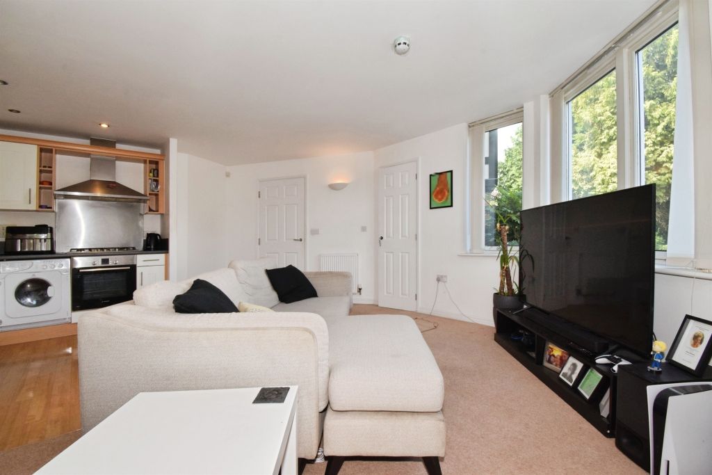 2 bed flat for saleHoneywell Close, Oadby, Leicester LE2 photo 5