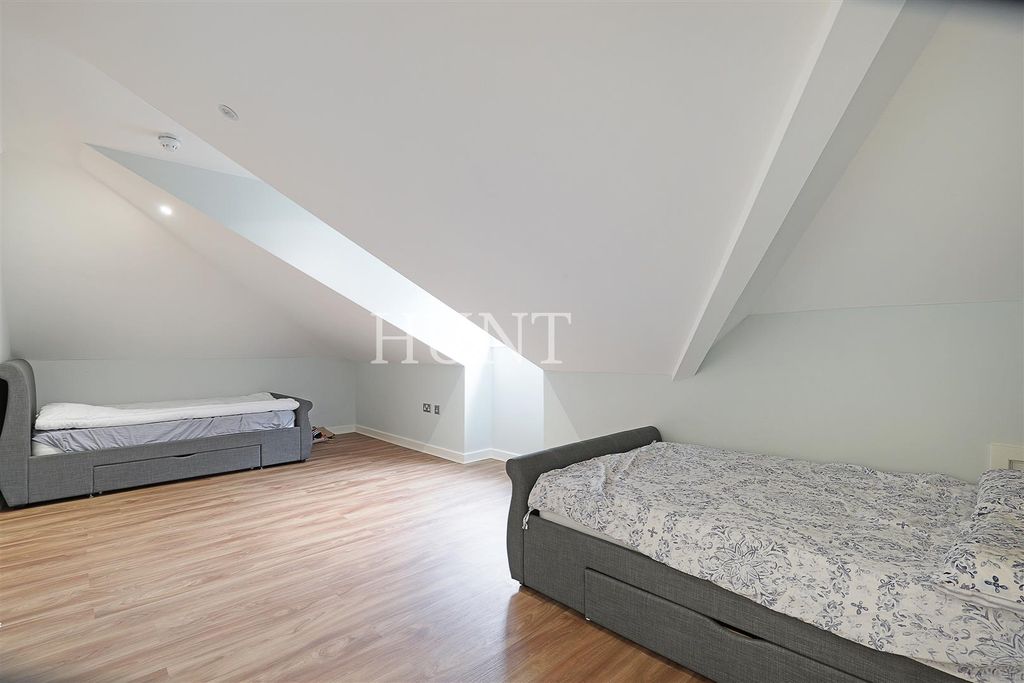 Additional image 17 of 4 bed flat for saleThe Manor, Repton Park, Woodford Green, Essex IG8