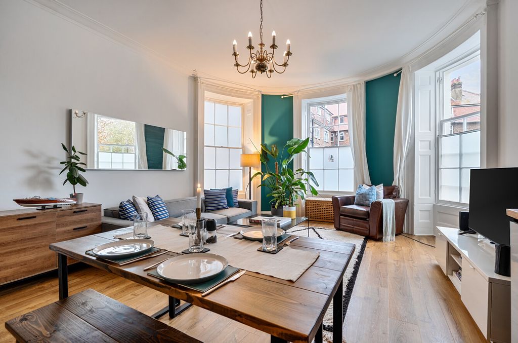 Additional image 2 of 2 bed flat for saleGrosvenor Square, Southampton, Hampshire SO15