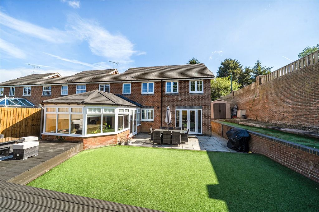 Additional image 13 of 5 bed link detached house for saleLower Canes, Yateley, Hampshire GU46