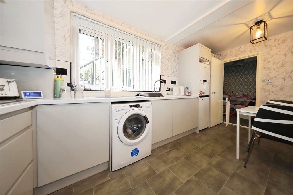 Additional image 11 of 2 bed flat for saleBromfield Court, Mount Road, Tettenhall Wood, Wolverhampton WV6