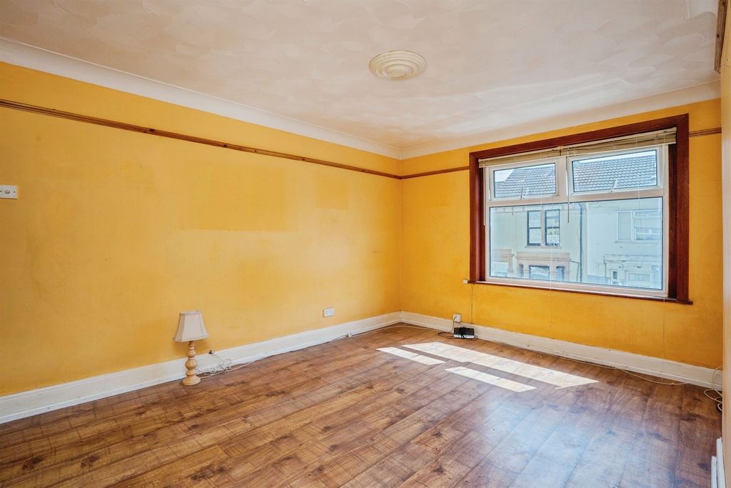 Additional image 4 of 2 bed flat for saleWinstanley Road, Portsmouth PO2