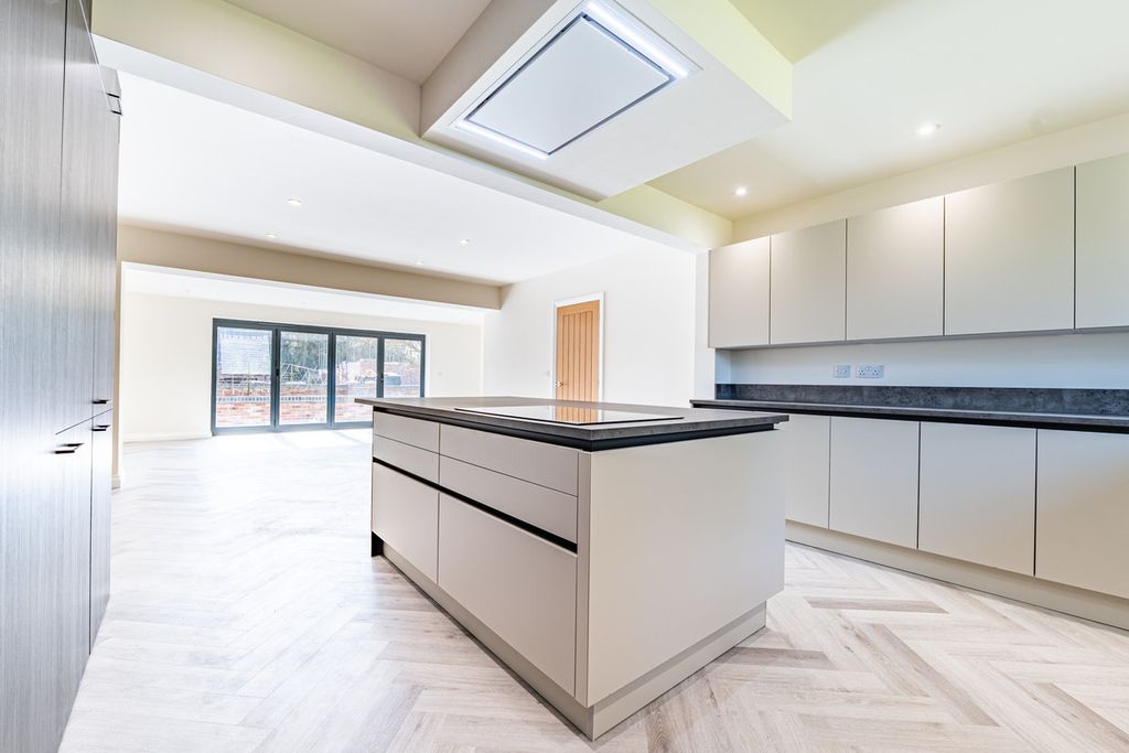 Additional image 2 of 4 bed detached bungalow for saleHorncastle Road, Woodhall Spa, Lincolnshire LN10