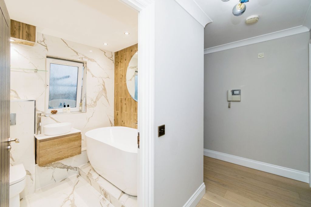 Additional image 14 of 2 bed flat for saleWinchester Road, Southampton, Hampshire SO16