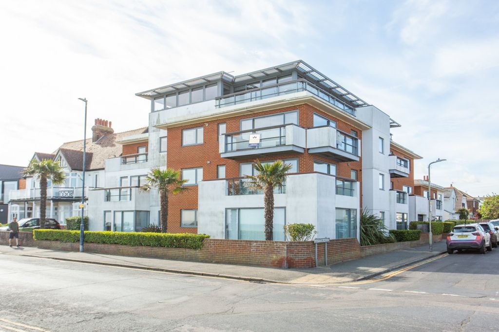2 bed flat for saleGraystone Road, Whitstable, Kent CT5