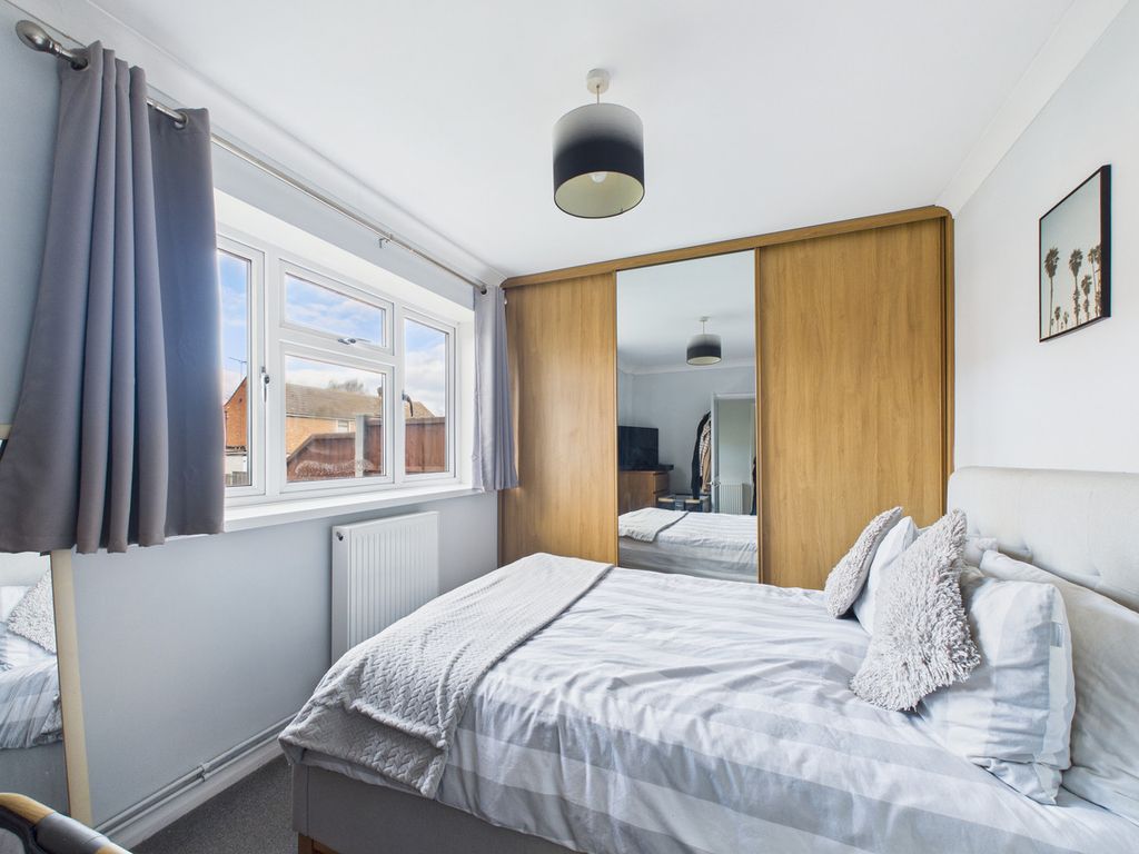 Additional image 11 of 2 bed flat for saleSeven Acres, Wickford SS11