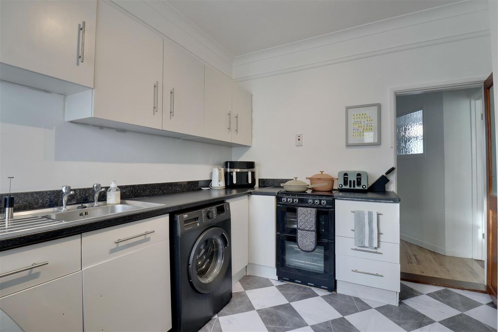 Additional image 2 of 3 bed property for saleDover Road, Portsmouth PO3