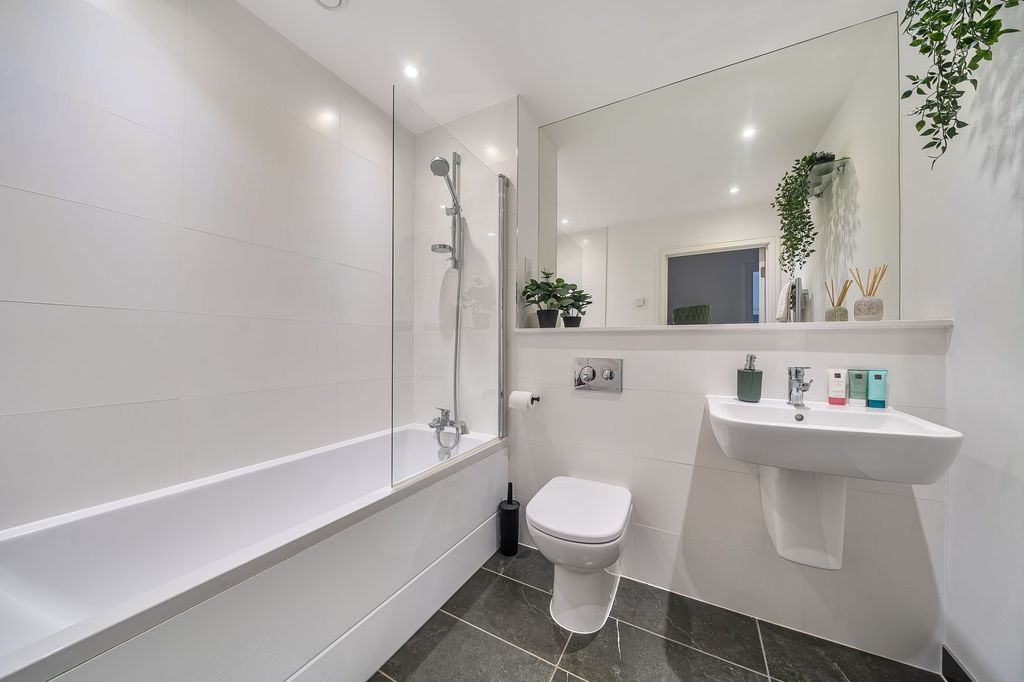 Additional image 9 of 2 bed flat for saleThomas Blake Avenue, Southampton SO14