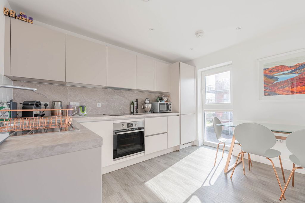 Additional image 2 of 2 bed flat for saleMeridian Way, Southampton SO14