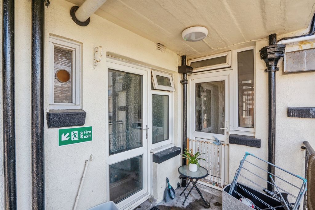 Additional image 11 of 2 bed flat for saleWinstanley Road, Portsmouth PO2
