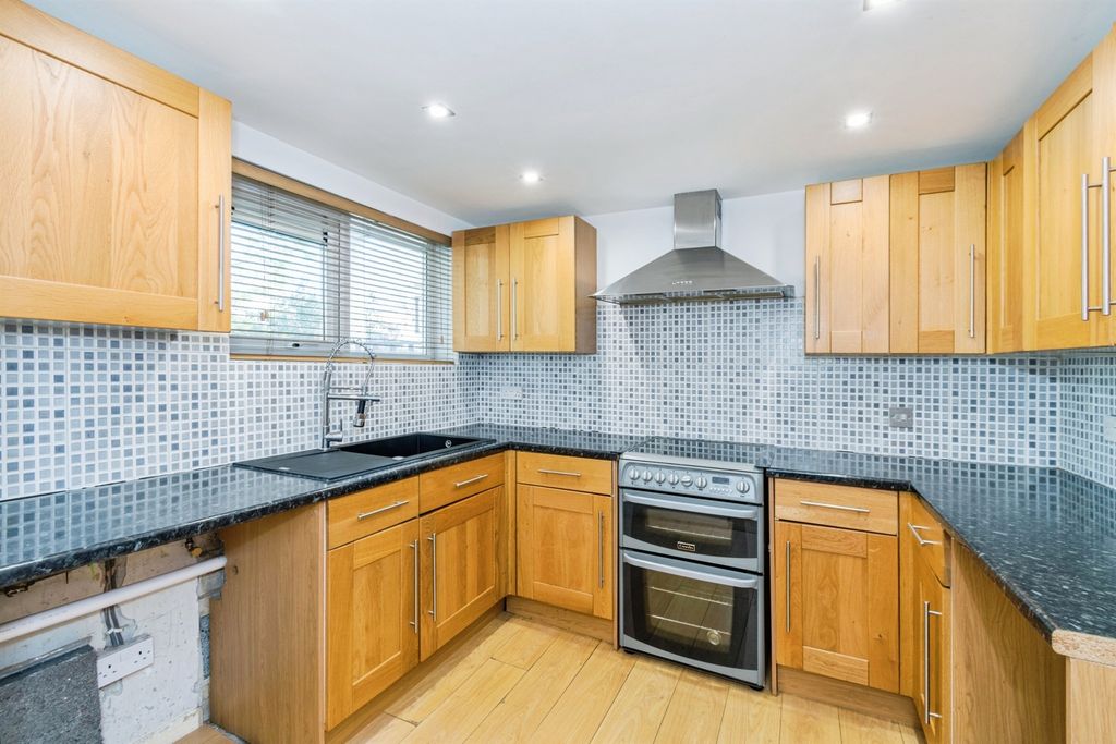 Additional image 3 of 2 bed flat for saleTaranto Road, Southampton SO16