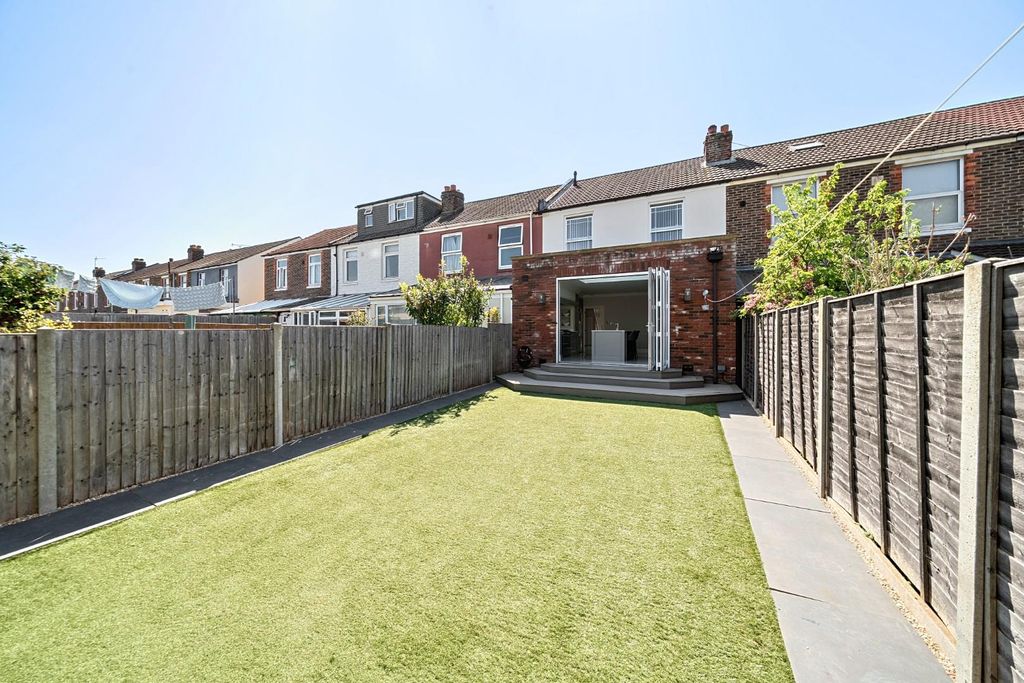Additional image 10 of 3 bed property for saleLangstone Road, Portsmouth PO3