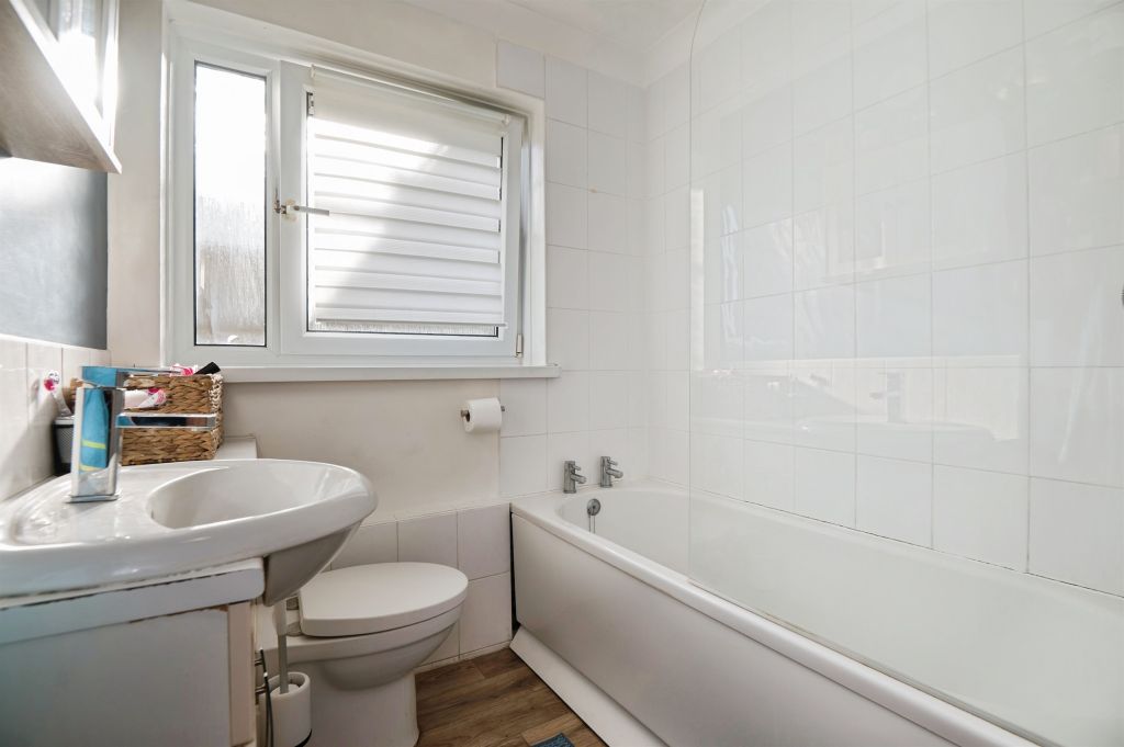 Additional image 10 of 2 bed flat for saleCuckmere Lane, Southampton SO16