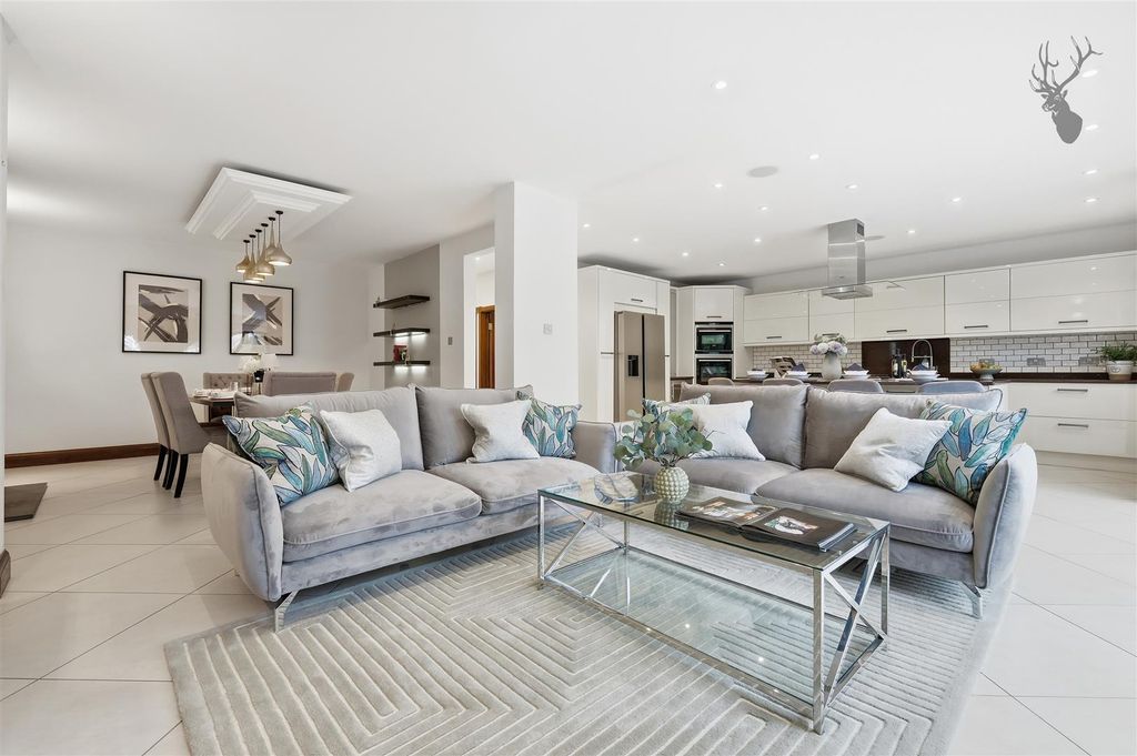 Additional image 2 of 4 bed detached house for saleThe Glade, Woodford Green IG8