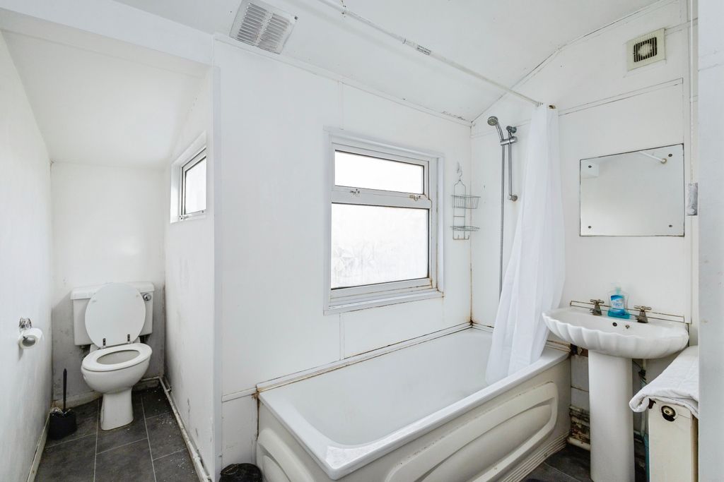 Additional image 11 of 4 bed terraced house for saleSt. Marys Road, Portsmouth PO1