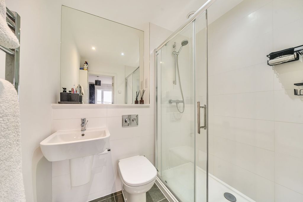Additional image 12 of 2 bed flat for saleThomas Blake Avenue, Southampton SO14