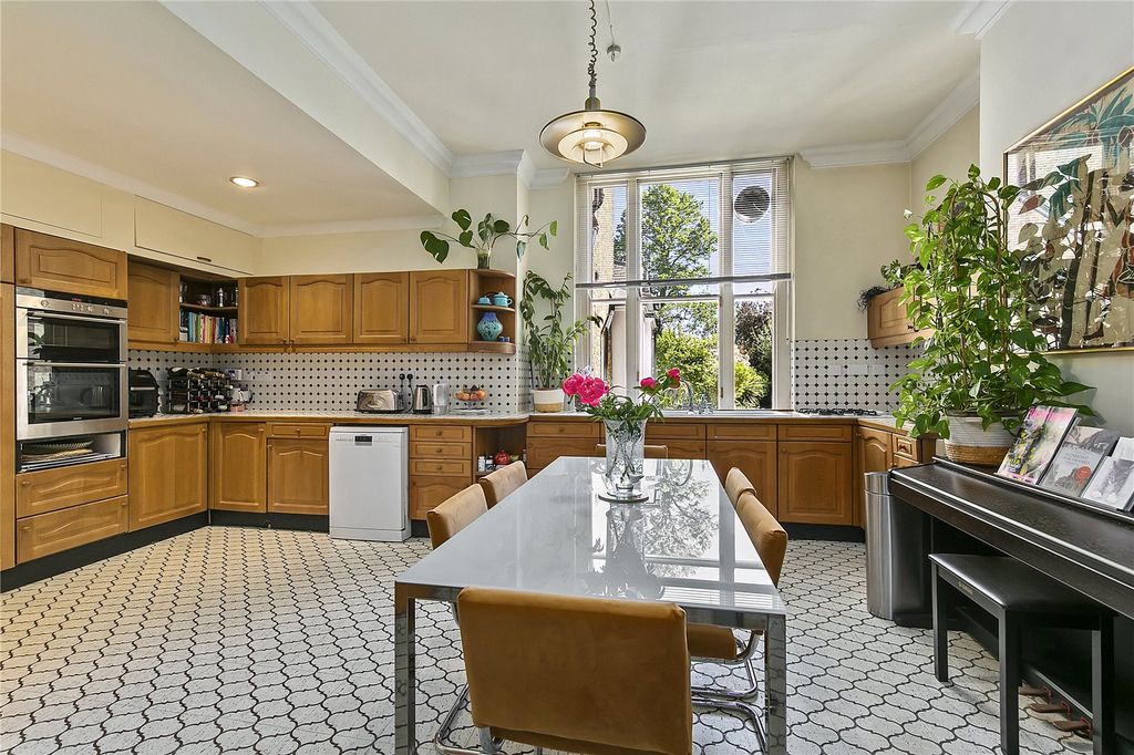 Additional image 5 of 3 bed maisonette for saleStuart Court, Richmond Hill, Richmond, Surrey TW10