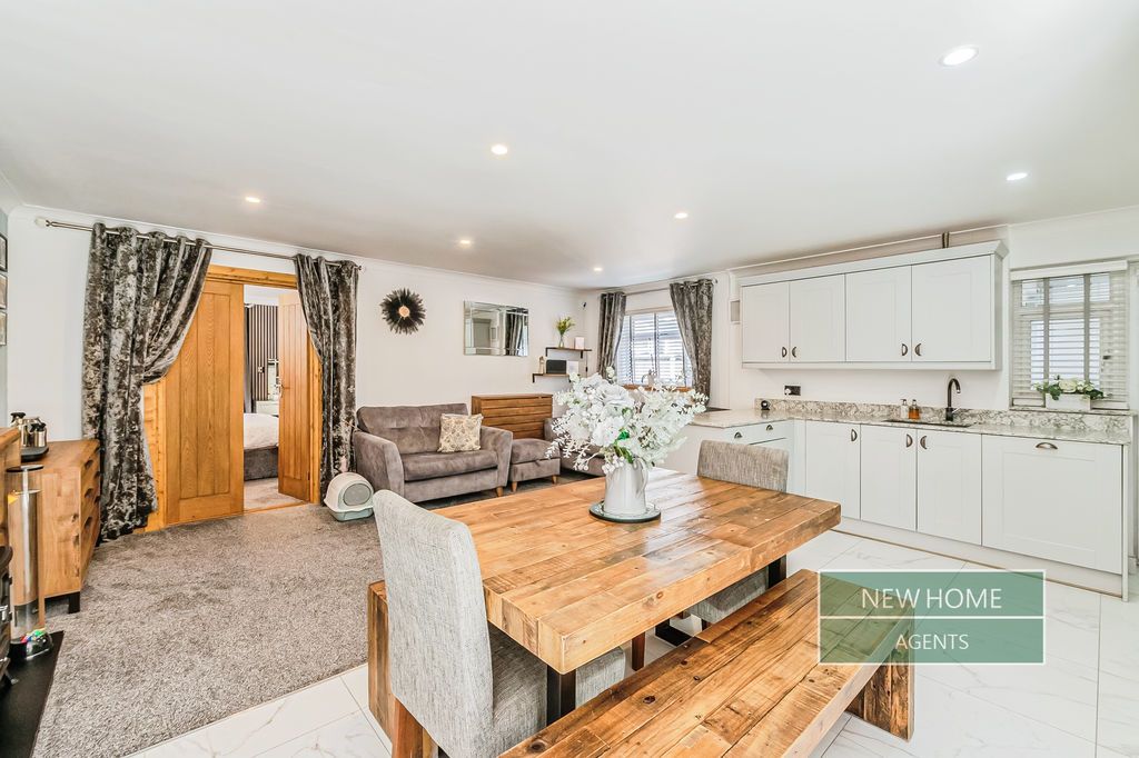Additional image 2 of 4 bed detached bungalow for saleCanford Avenue, Wickford SS12