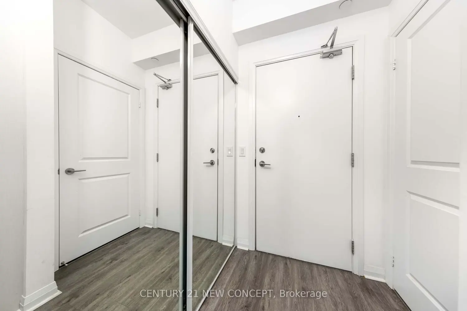 55 Oneida Crescent 409
