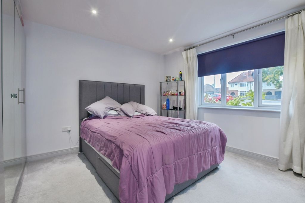 Additional image 10 of 2 bed flat for saleWimborne Road West, Colehill, Wimborne, Dorset BH21