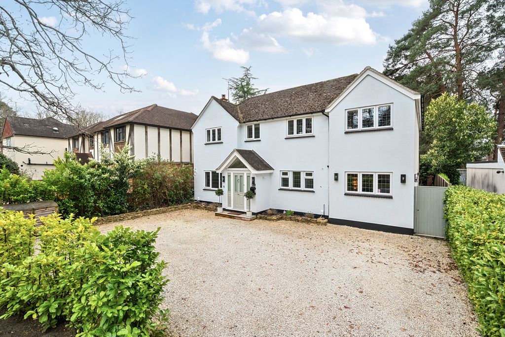 5 bed detached house for saleNorfolk Farm Road, Pyrford GU22