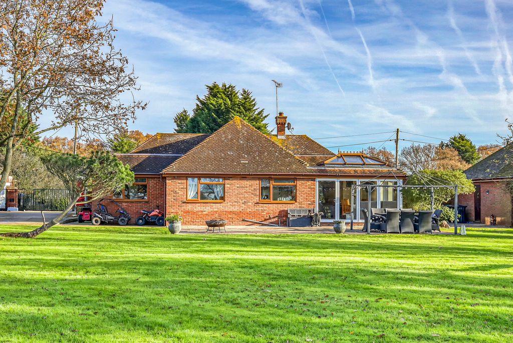 Additional image 22 of 5 bed bungalow for saleHighcliffe Drive, Wickford SS12