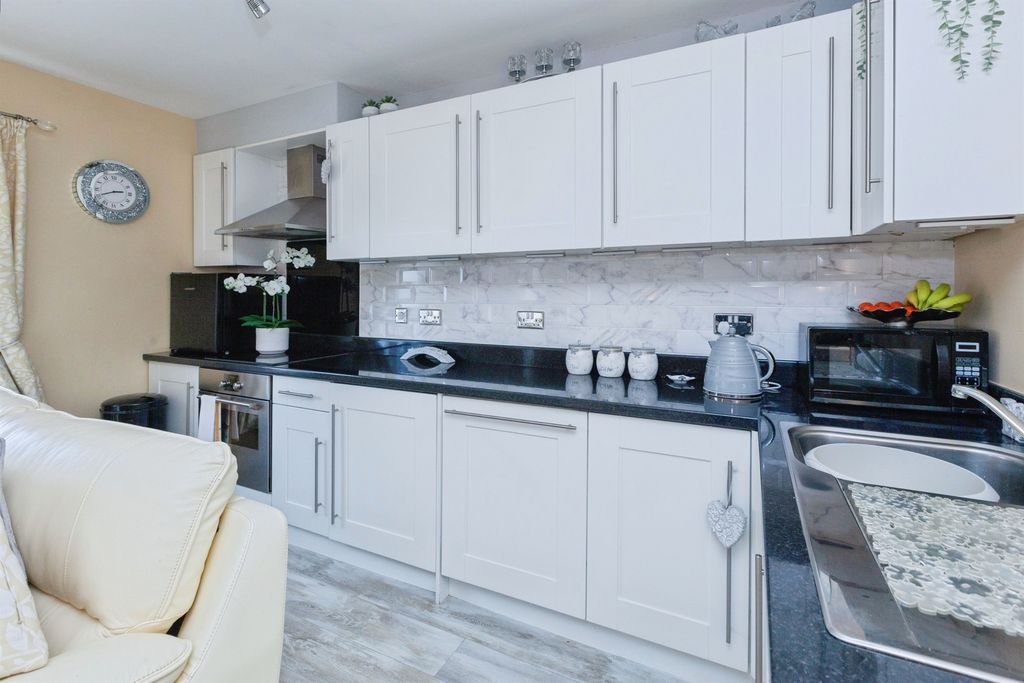 Additional image 11 of 2 bed flat for saleSycamore Street, Blaby, Leicester LE8