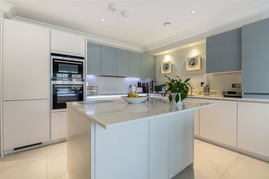 Additional image 3 of 2 bed flat for saleDevenish Road, Sunningdale, Berkshire SL5