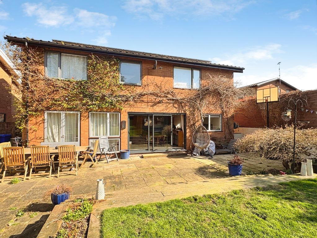 Additional image 4 of 5 bed detached house for saleColeridge Avenue, Yateley, Hampshire GU46