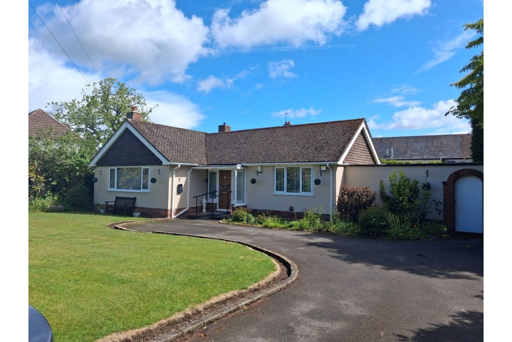 Additional image 2 of 2 bed detached bungalow for saleKeepers Lane, Wolverhampton WV6
