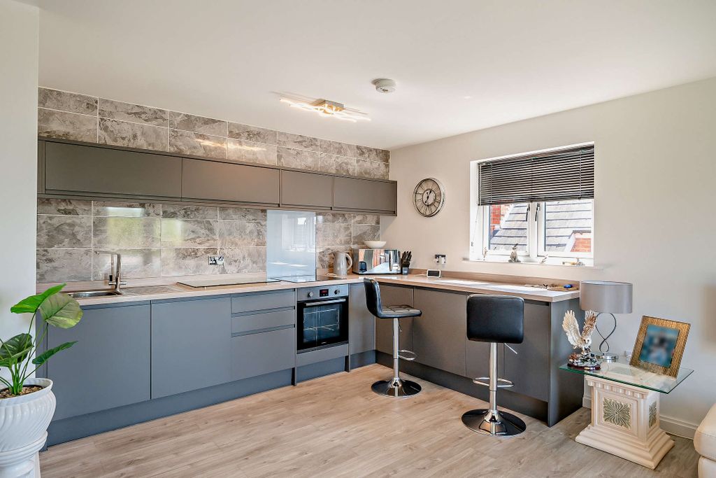 Additional image 7 of 1 bed flat for saleMilton Road, Portsmouth PO4