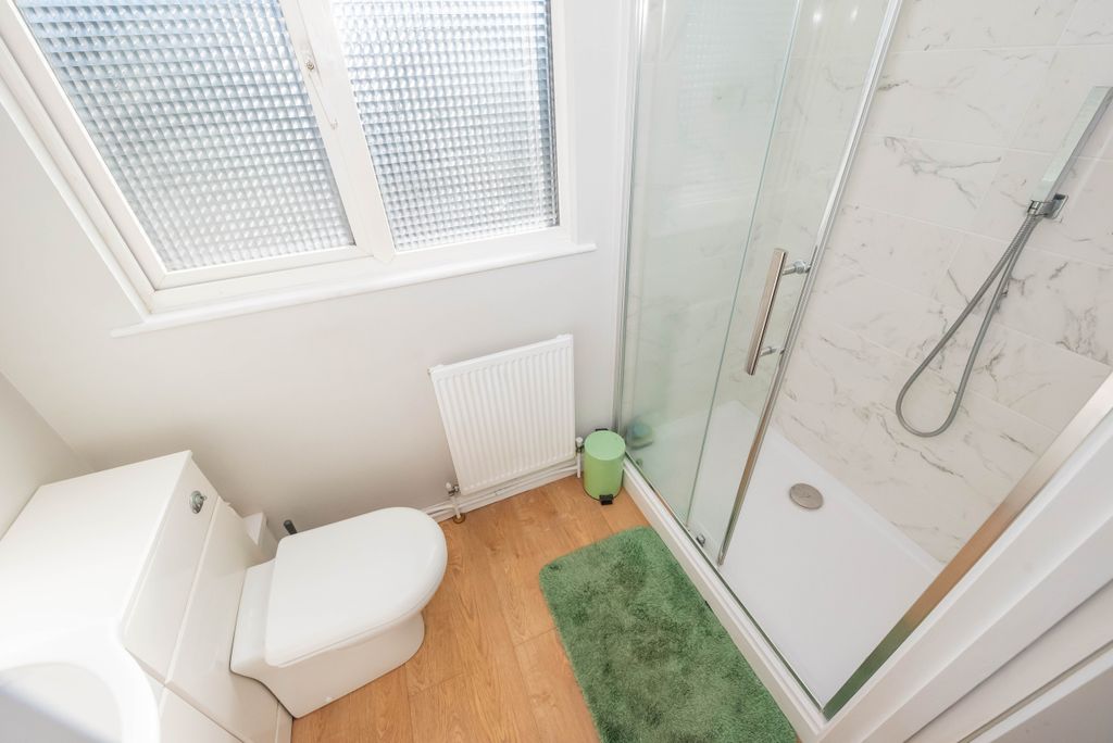 Additional image 19 of 4 bed semi-detached house for saleIves Close, Yateley, Hampshire GU46
