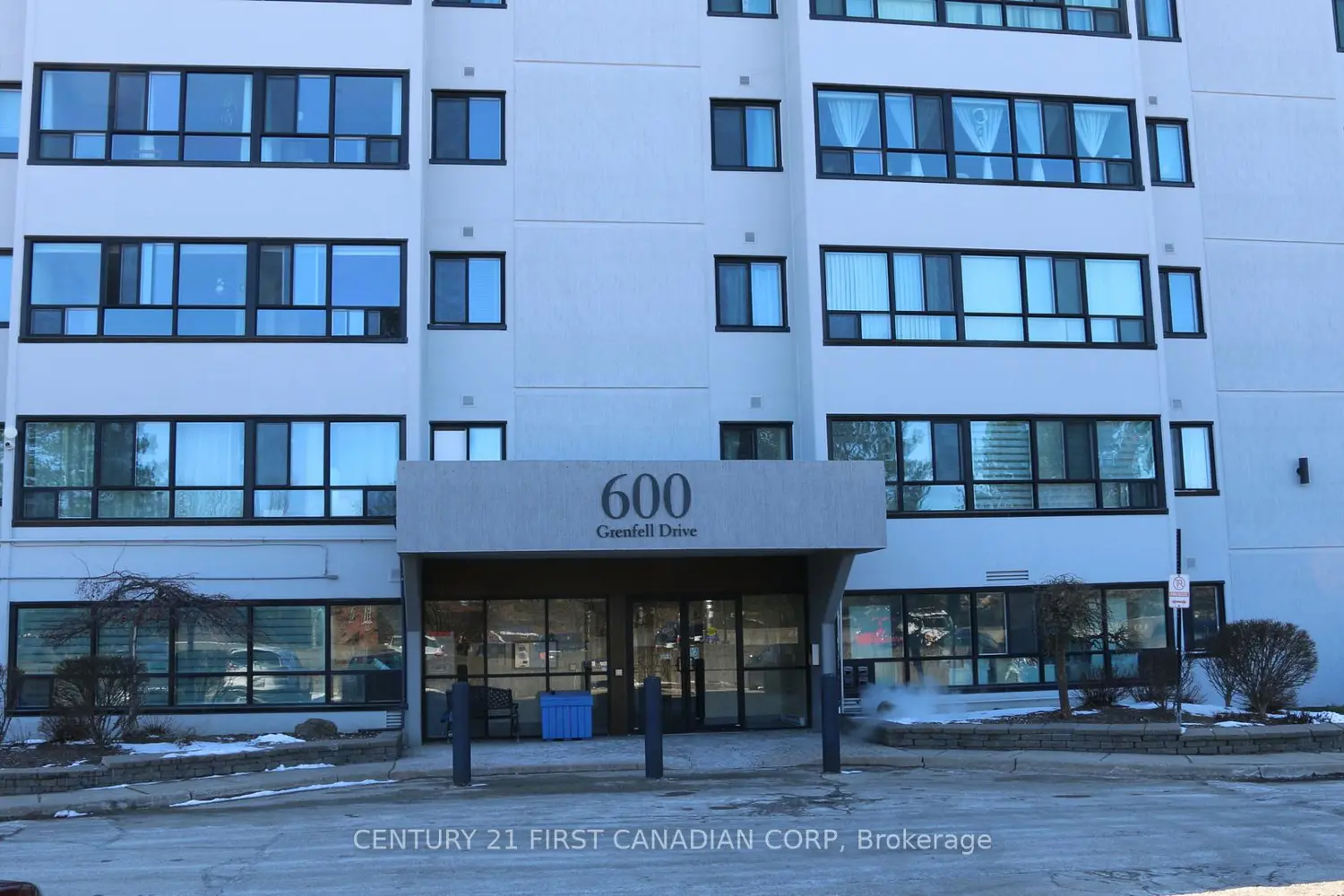 600 Grenfell Drive 207 photo 2