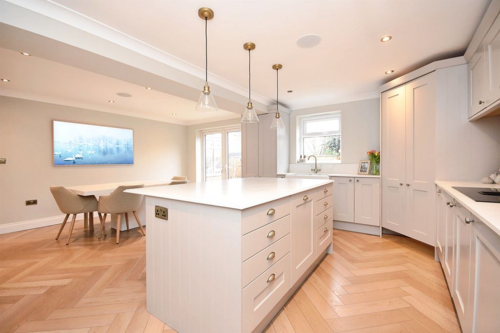 Additional image 6 of 5 bed detached house for saleCranfield Park Road, Wickford SS12