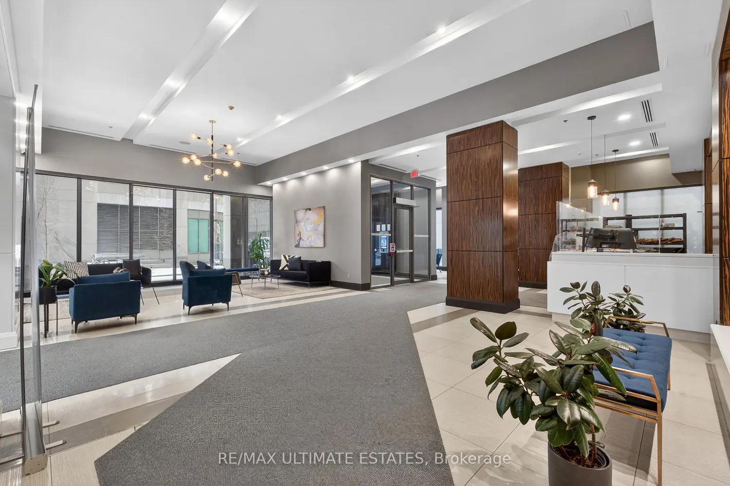 19 Grand Trunk Crescent 2205
