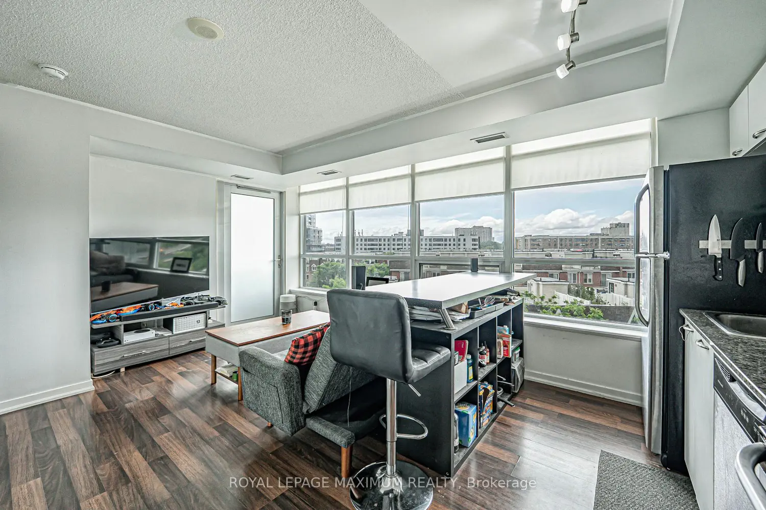Additional image 6 of 38 Joe Shuster Way 617